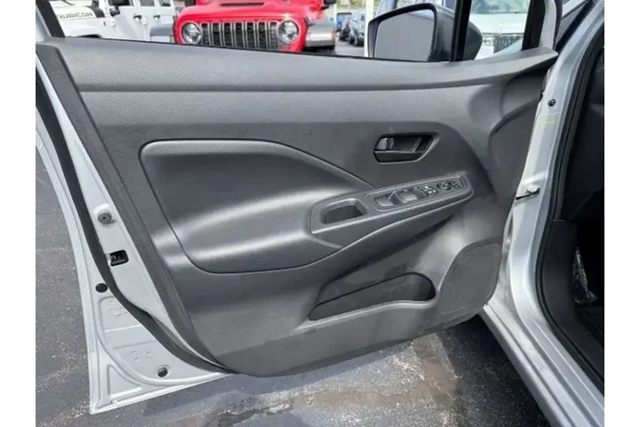 $17995 : Nissan Versa 2025 S 4dr Seda image 8