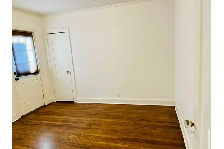 $1500 : Located in desirable Mid-City image 9