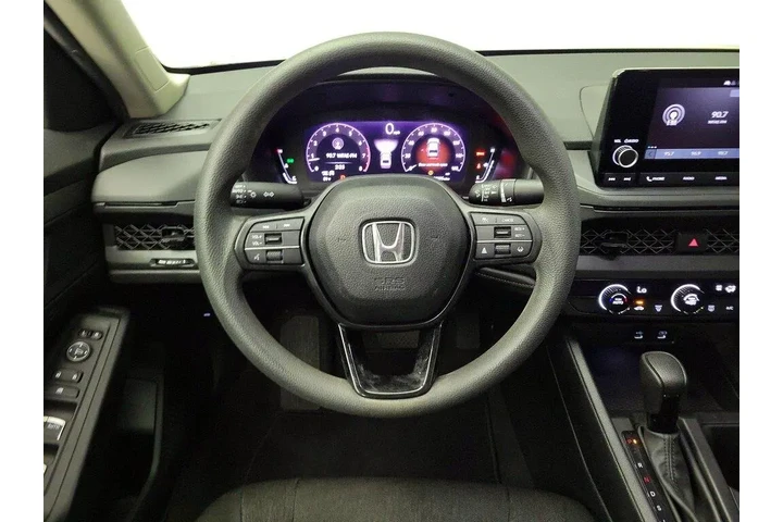 $23998 : Honda Accord 2024 LX 4dr Sed image 10