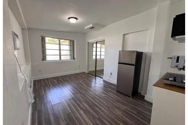 $1300 : For Rent in Miami Florida image 3
