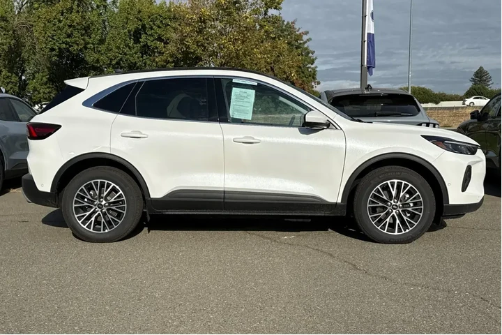 $39550 : Ford Escape Plug-In Hybrid 2 image 3