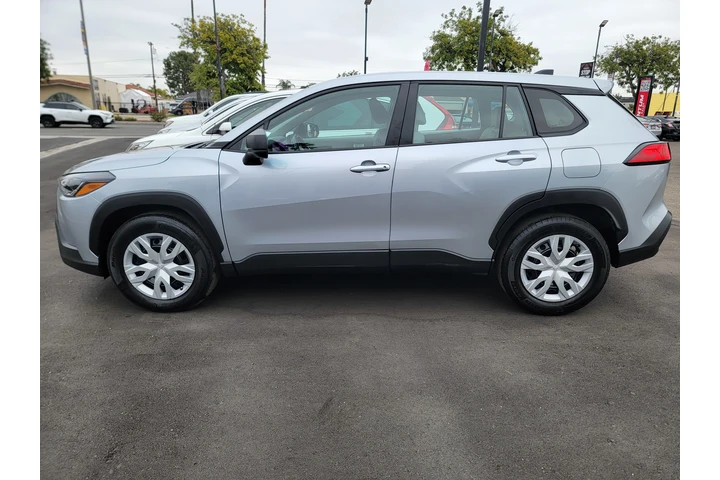 2020 Toyota RAV4 LE Sport Util image 2