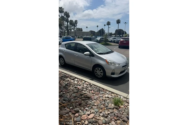 $13977 : Toyota Prius c 2014 One 4dr image 1