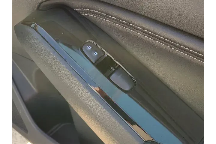 $20247 : Nissan Altima 2023 2.5 SL 4d image 10