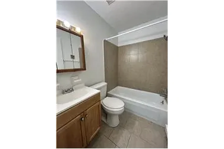 $550 : Rental property with 2 bedro image 10