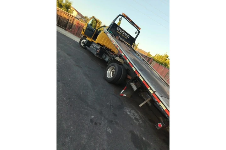 Castillo Towing image 2