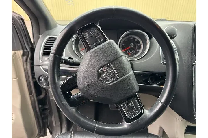 $13000 : Dodge Grand Caravan 2019 SXT image 9