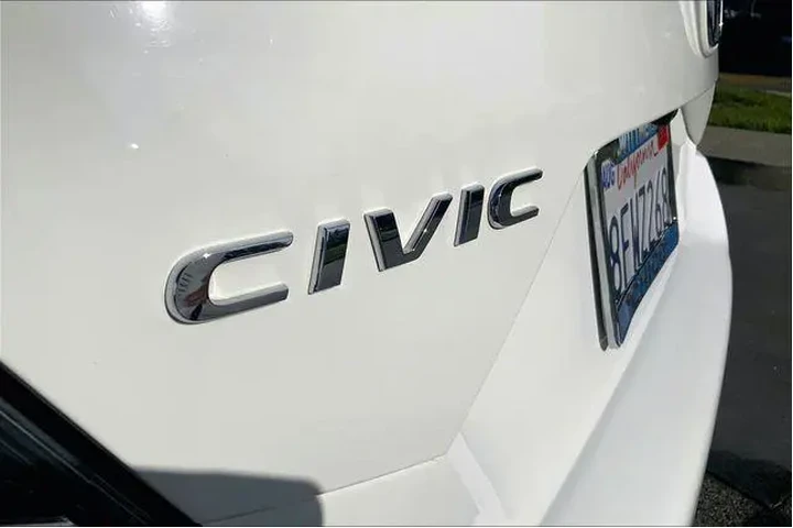 $19985 : Honda Civic 2018 LX 4dr Seda image 8