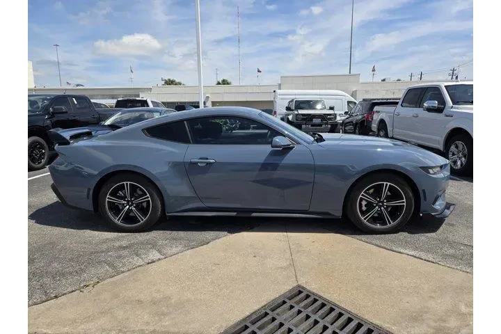 $31991 : Ford Mustang 2025 EcoBoost 2 image 4