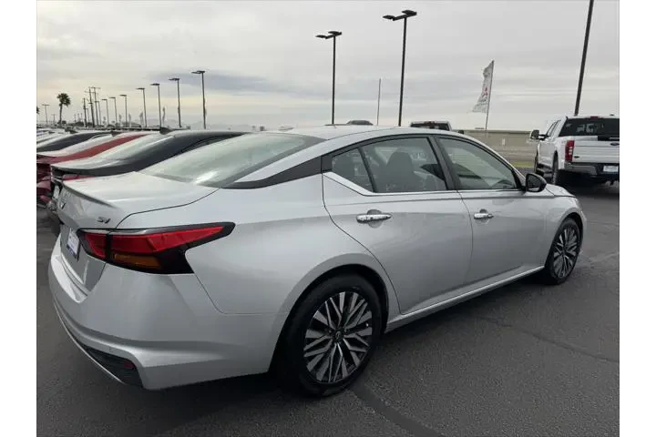 $21999 : Nissan Altima 2024 2.5 SV 4d image 5