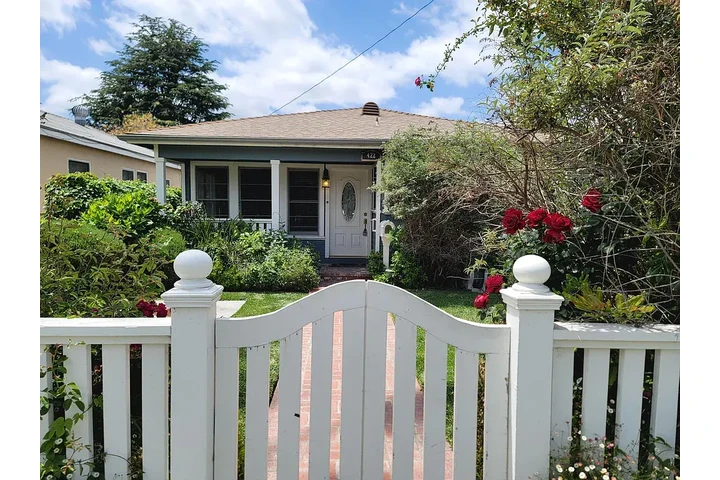 $900 : Home Rent .. Orange, CA image 2