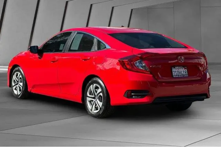 $18000 : Honda Civic 2016 LX 4dr Seda image 10