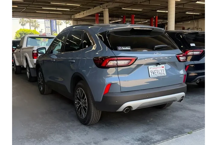 $31888 : Ford Escape Plug-In Hybrid 2 image 3