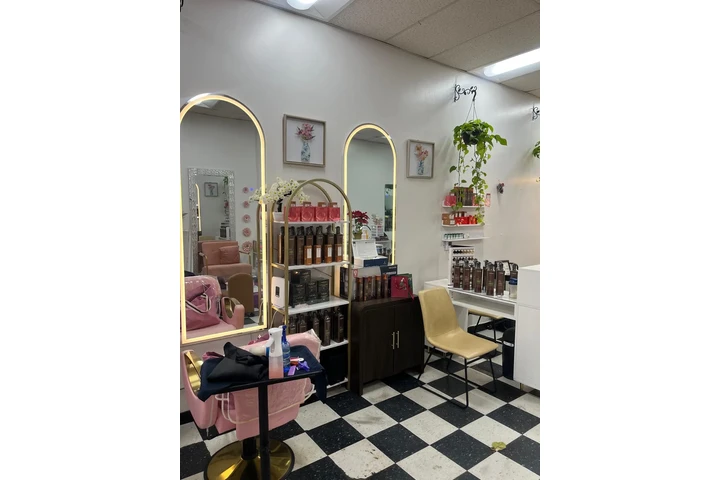 $800 : Espacio para Cosmetologa image 1