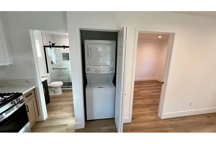 $700 : Beautiful Home...Los Angeles image 7