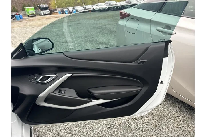 $39999 : Chevrolet Camaro 2019 SS 2dr image 9