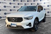 PRE-OWNED 2024 VOLVO XC40 B5 en Madison WV