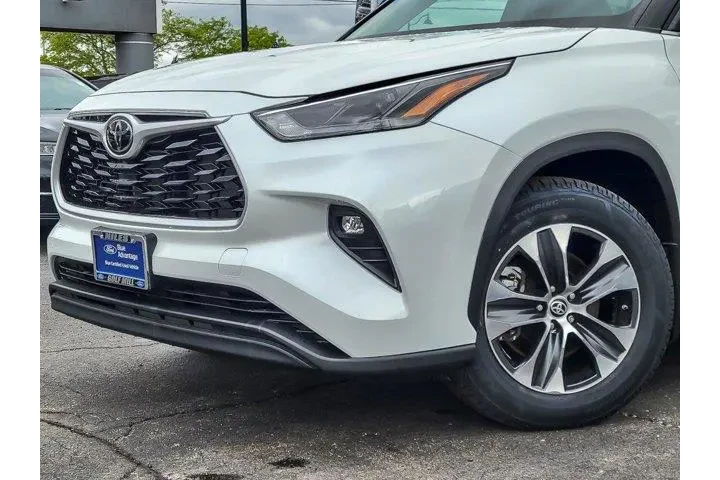 $36996 : Toyota Highlander 2022 AWD X image 2