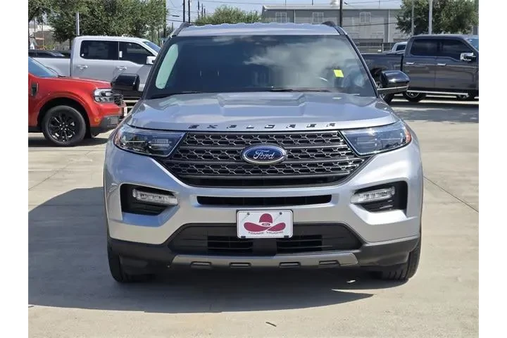 $27693 : Ford Explorer 2022 XLT 4dr S image 2