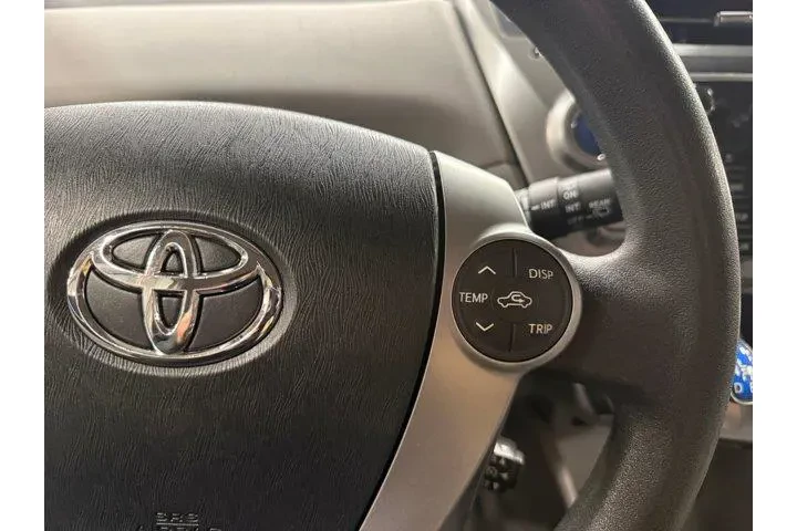 $10981 : Toyota Prius v 2015 Two 4dr image 6