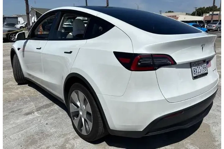 $31800 : Tesla Model Y 2021 AWD Long image 5