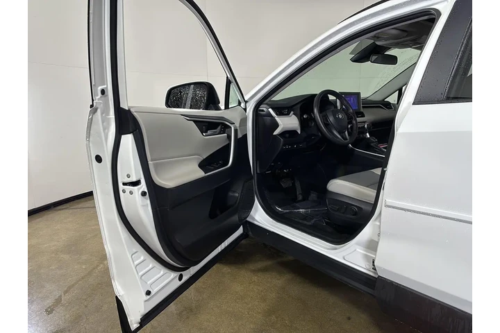 $38494 : Gold Certified 2025 RAV4 XLE image 2