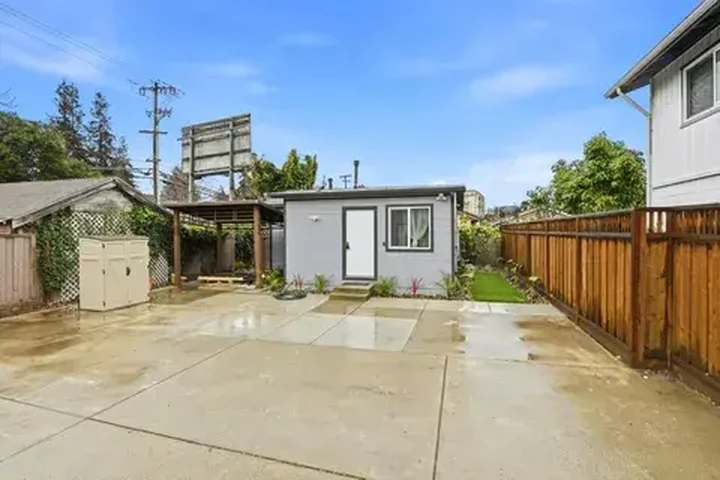 $1000 : 2 beds 1 baths for casa image 3