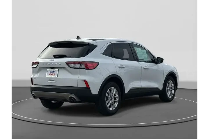 $17800 : Ford Escape 2022 SE 4dr SUV image 5