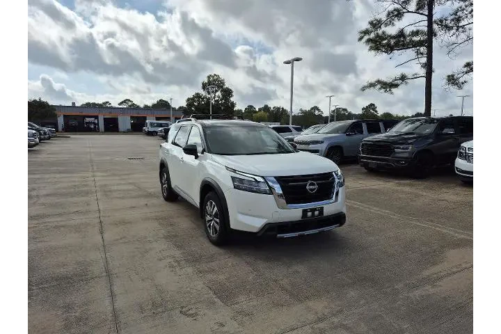 $33782 : Nissan Pathfinder 2024 SL 4d image 2