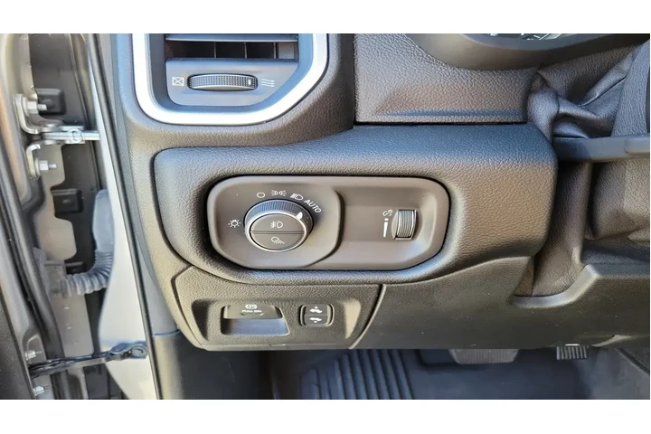 $25764 : Ram 1500 2021 4x2 Big Horn 4 image 10