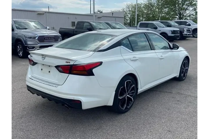 $21942 : Nissan Altima 2023 2.5 SR 4d image 3