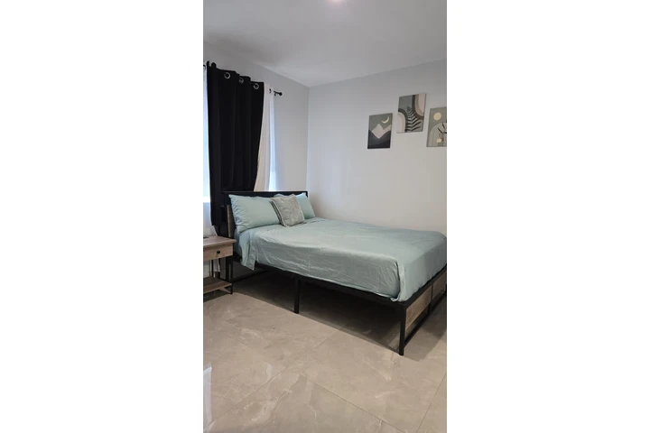 $1170 : Rento habitación image 1