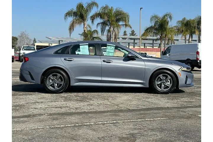 $23990 : Kia K5 2022 LX 4dr Sedan image 2