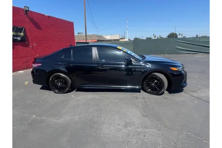 $23599 : 2019 Camry SE image 6