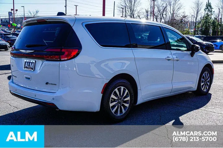 $22420 : Chrysler Pacifica Plug-In Hy image 5