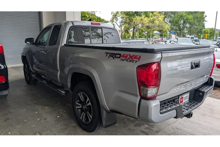 $34990 : 2017 Tacoma TRD Sport V6 image 10