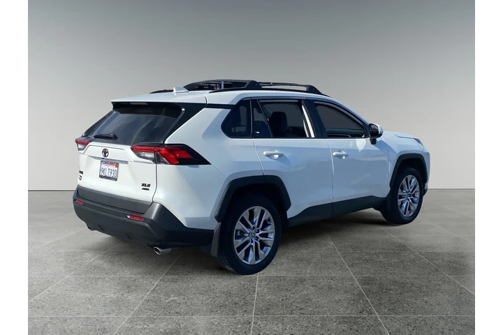 $35484 : Toyota RAV4 2024 AWD XLE Pre image 5