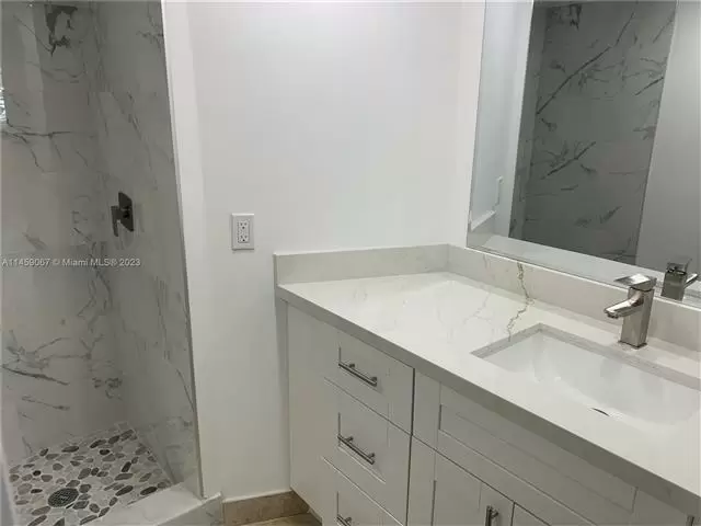 $2300 : Miami: Lakes  Remodelado image 3