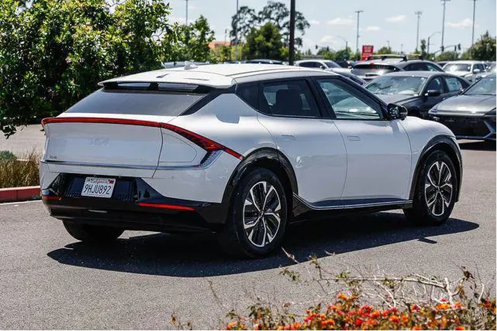 $23777 : Kia EV6 2023 Wind 4dr Crosso image 5