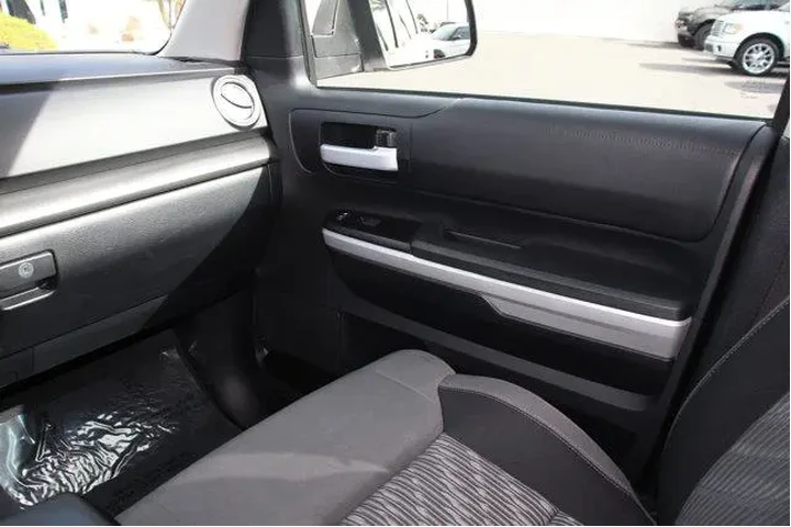 $38155 : Toyota Tundra 2019 4x2 SR5 4 image 6