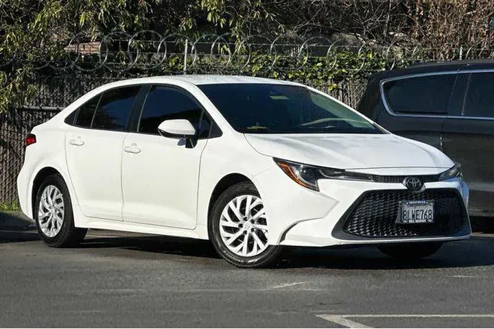 $18094 : Toyota Corolla 2020 LE 4dr S image 2