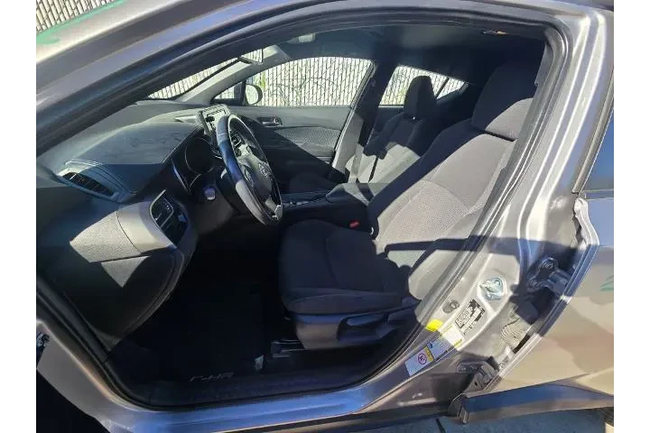 $19500 : Toyota C-HR 2018 XLE 4dr Cro image 7