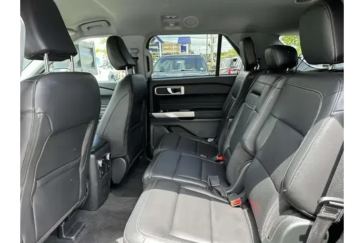 $31495 : Ford Explorer 2023 AWD XLT 4 image 10