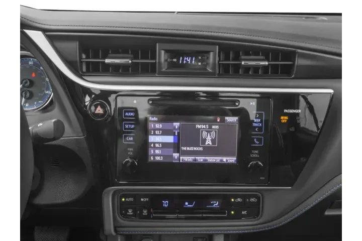 2017 Corolla SE Sedan 4D image 10