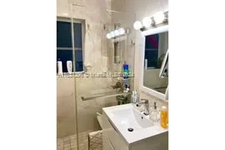 $389000 : Vive en Coral Gable YA...VENTA image 8