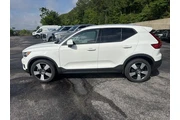 $17690 : Volvo XC40 2019 T4 Momentum thumbnail