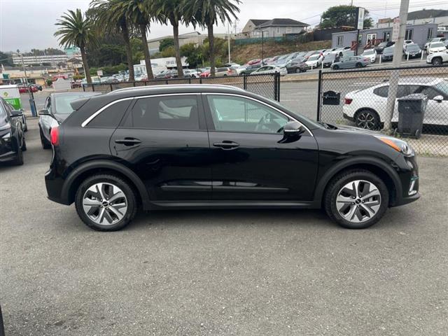 $24200 : Used 2022 Niro EV EX Premium image 4