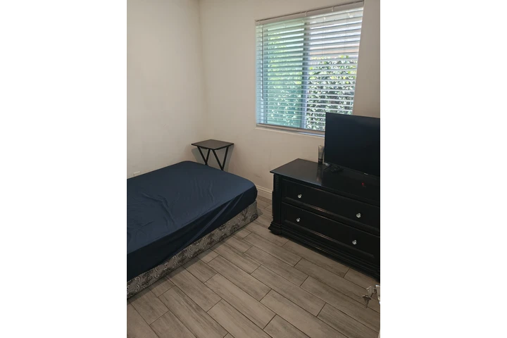 $900 : Se renta recamara para 1 o 2 image 4