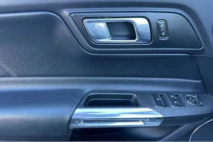 $26398 : Ford Mustang 2019 GT Premium image 10