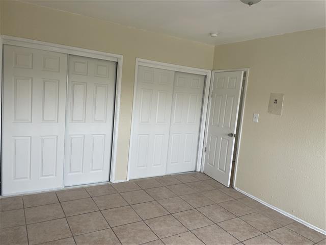 $2195 : Large 2 bedroom, Los Angeles image 3